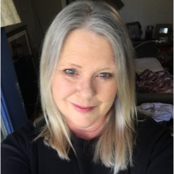 Meet your Posher, Pamela - Picture 2 of 2